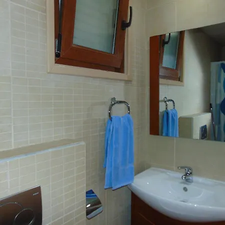 Ithaki Phinikoudes No. 107 * Λάρνακα