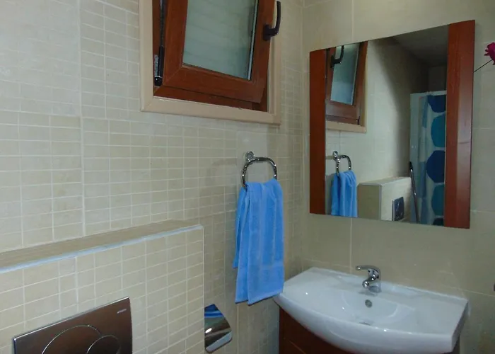 Ithaki Phinikoudes No. 107 * ラルナカ