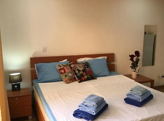 Ithaki Phinikoudes No. 107 * ラルナカ